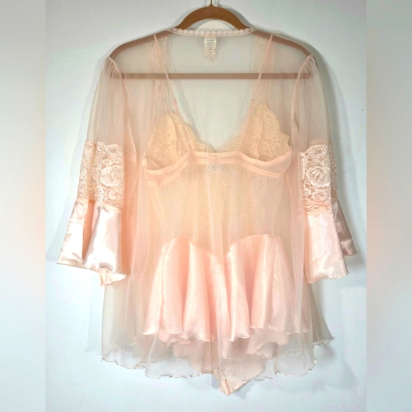 ANDREA KRISTOFF FOR ESCANTÉ TWO PIECE LINGERIE. - Picture 4 of 9